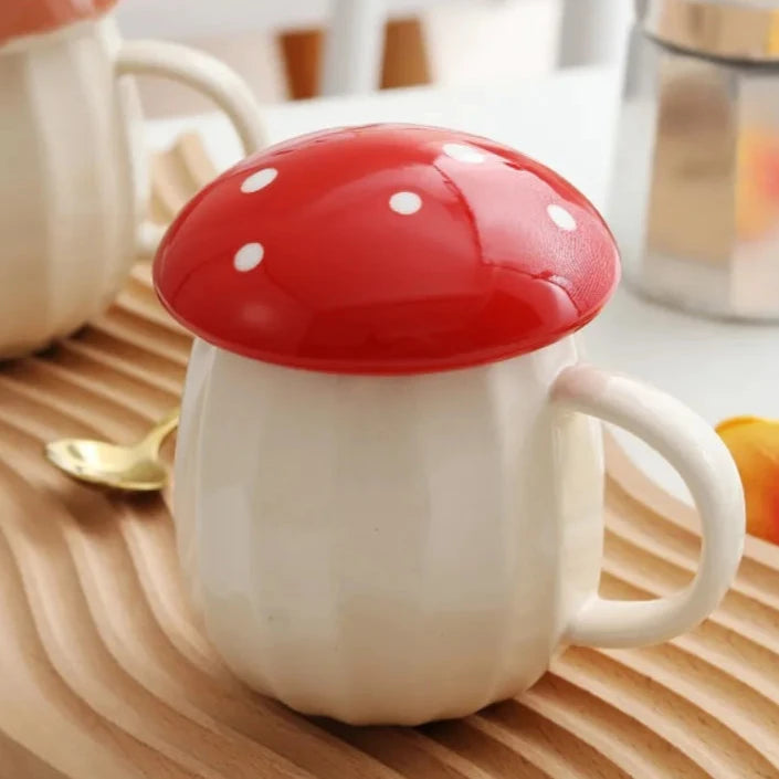 Caneca Cogumelo vermelha e branca com tampa